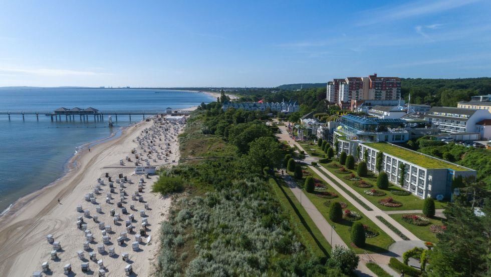 Das Hotel Kaiserhof liegt direkt am Sandstrand und an der Seebrücke Heringsdorf.